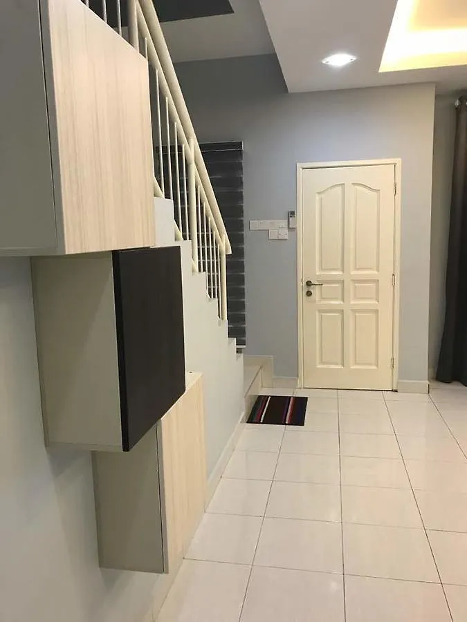 Проживание в семье Апартаменты Ara Muslim House @ Mutiara Heights Джохор-Бару
